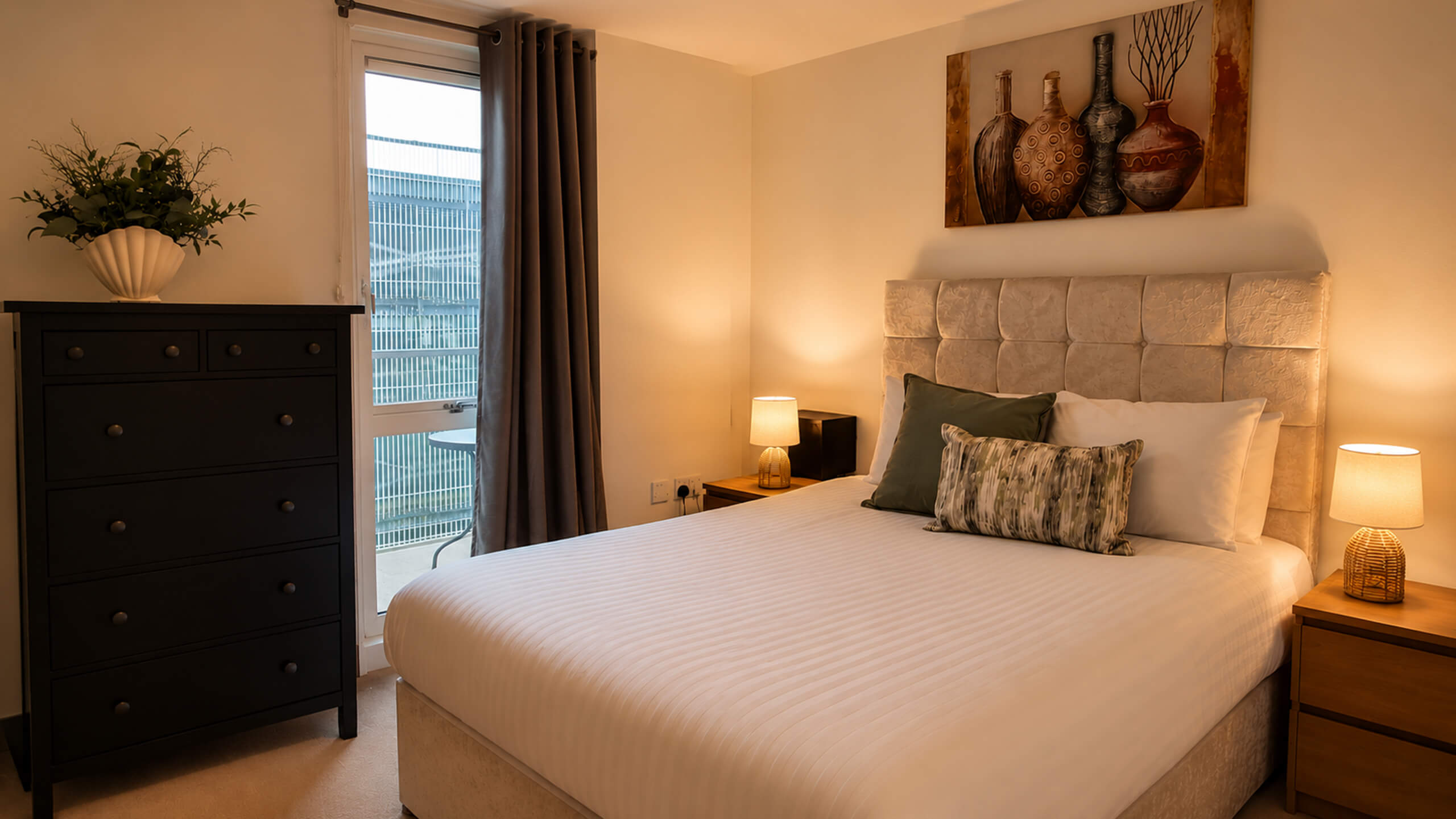 1 Bedroom Serviced Apartment in Central Milton Keynes | Sleeps 4